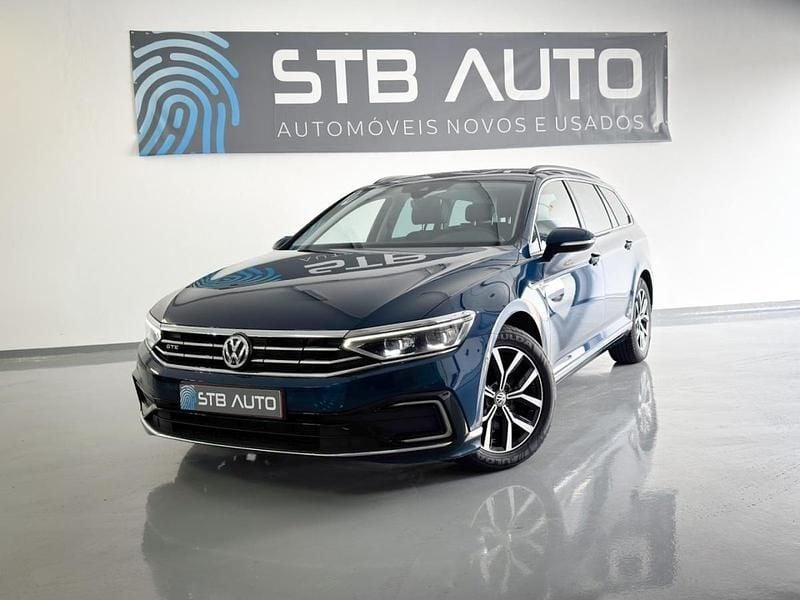 Azul Usado 2020 VW Passat GTE Carrinha | € 21.890 (Preço justo) - Imagem 1/4