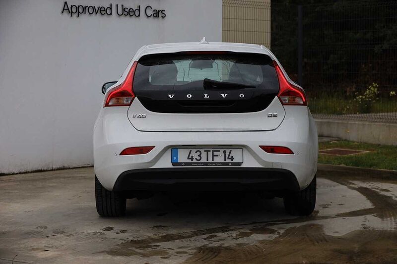 Usado Volvo V40 Kinetic 120 HP (88 kW) 2017 614  branco gelo Carrinha