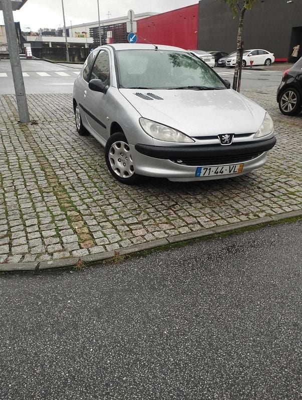Cinzento Usado 2003 Peugeot 206 Citadino | € 1.750 (Preço justo) - Imagem 1/2
