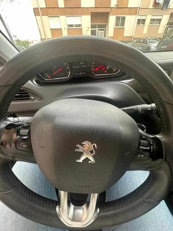 Usado Peugeot 208 82 HP (60 kW) 2013 Cinzento Citadino