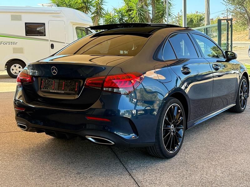 Usado Mercedes A250 Advanced Plus 218 HP (160 kW) 2020 Azul Sedan