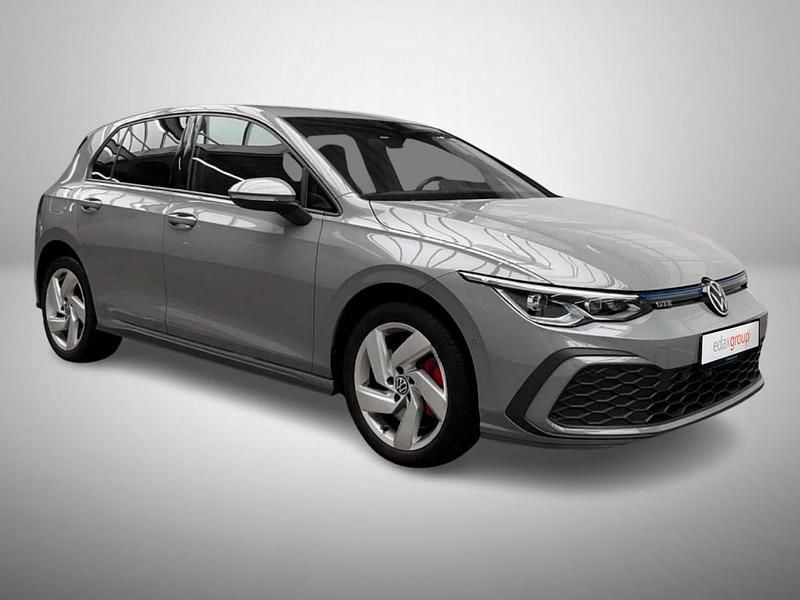 Cinza Usado 2021 VW Golf VIII GTE | € 23.990 - Imagem 1/4