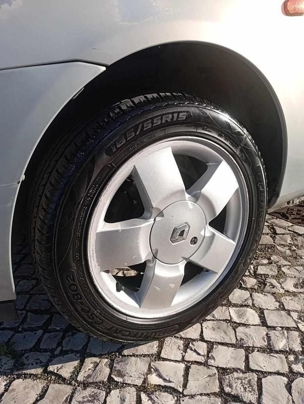 Usado Renault Clio II 75 HP (55 kW) 2002 Cinzento Citadino