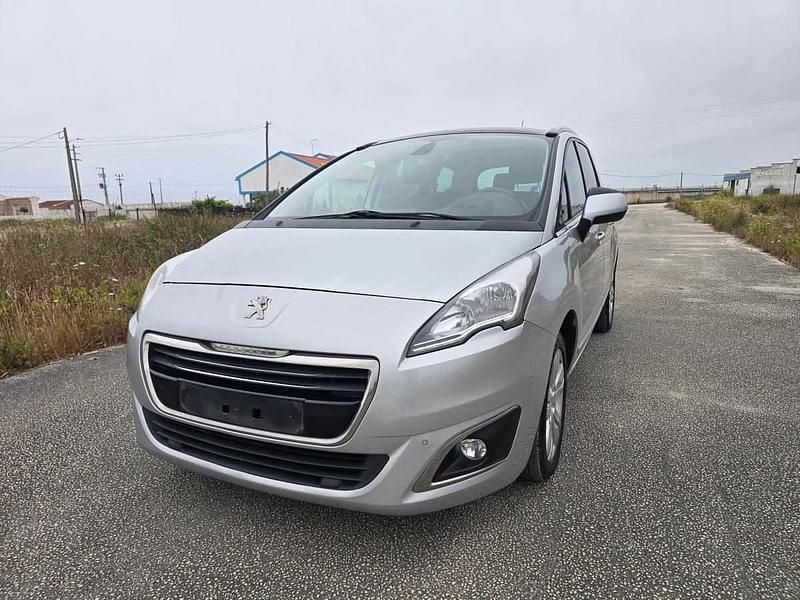 Cinzento Usado 2015 Peugeot 5008 Allure Monovolume | € 12.990 (Preço elevado) - Imagem 1/4
