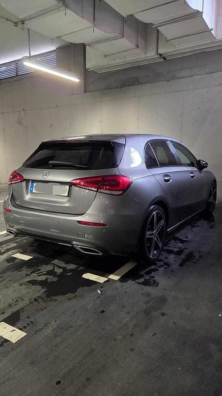 Usado Mercedes A180 116 HP (85 kW) 2018 Cinzento Citadino