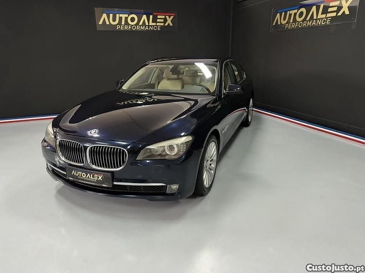 Azul Usado 2009 BMW 730 Sedan | € 15.000 - Imagem 1/1