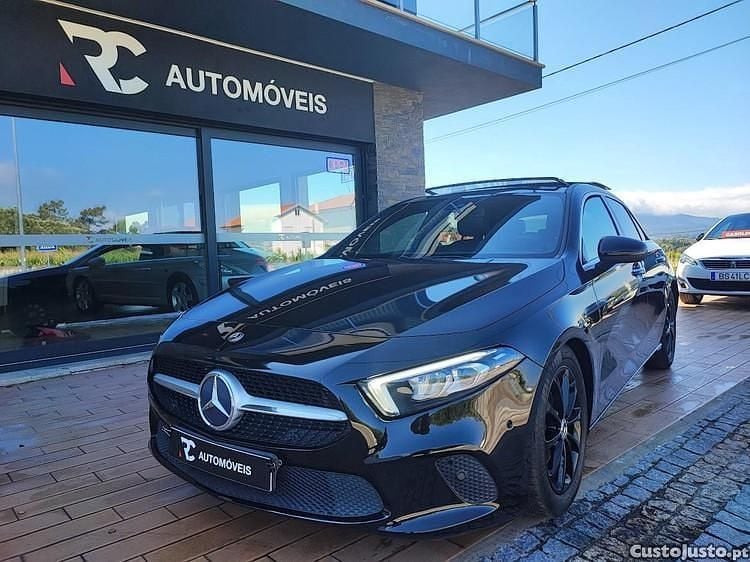 Preto Usado 2020 Mercedes A180 Style Citadino | € 26.950 (Preço justo) - Imagem 1/1