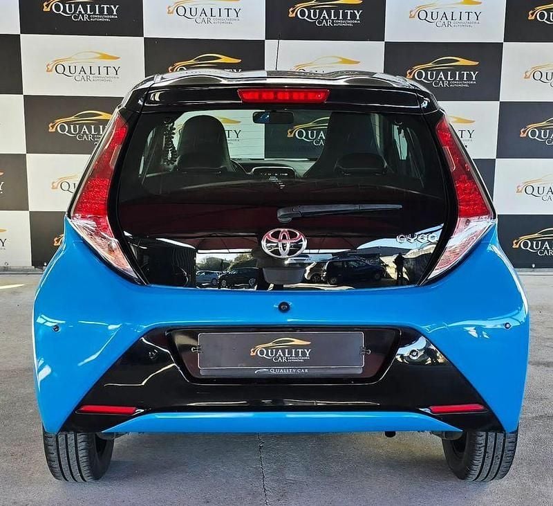Usado Toyota Aygo X-cite 69 HP (50 kW) 2016 Azul Citadino