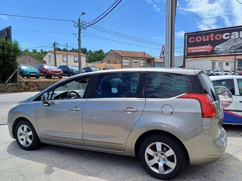 Usado Peugeot 5008 110 HP (80 kW) 2010 Outra Monovolume