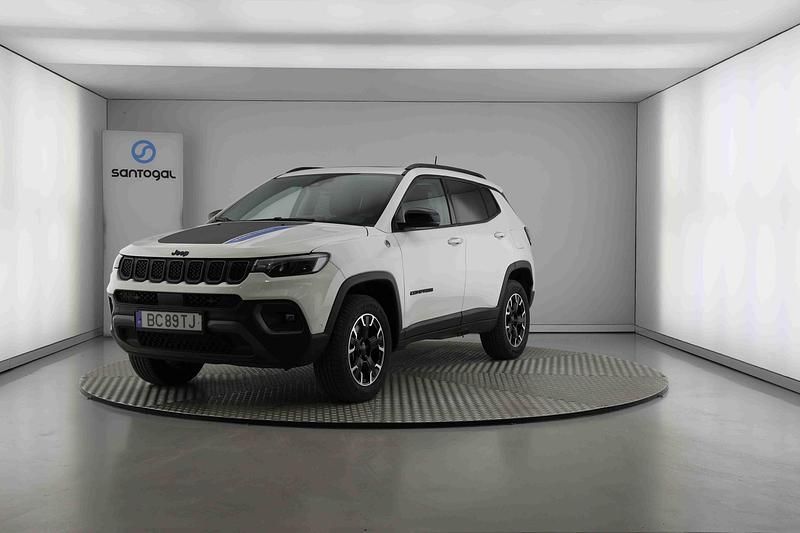 Branco Usado 2023 Jeep Compass Trailhawk SUV | € 32.490 (Preço justo) - Imagem 1/4