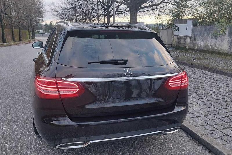 Usado Mercedes C200 Avantgarde 136 HP (100 kW) 2015 Sedan