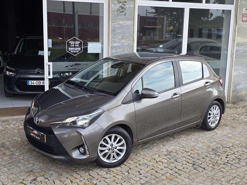 Cinza Usado 2017 Toyota Yaris Comfort | € 12.450 (Preço justo) - Imagem 1/4
