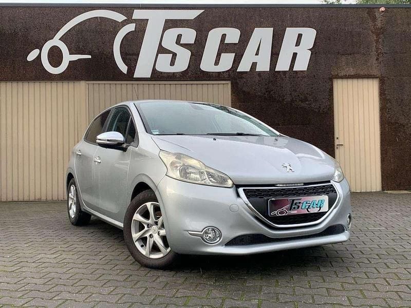 Cinzento Usado 2012 Peugeot 208 Citadino | € 9.990 (Caro) - Imagem 1/4