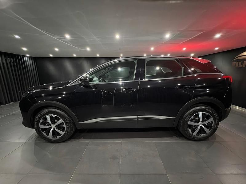 Usado Peugeot 3008 Allure 130 HP (95 kW) 2023 Preto SUV