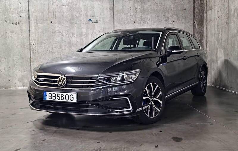 Cinzento Usado 2023 VW Passat GTE Carrinha | € 34.900 - Imagem 1/4