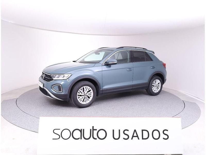 Usado VW T-Roc Life 110 HP (80 kW) 2024 Azul rei SUV