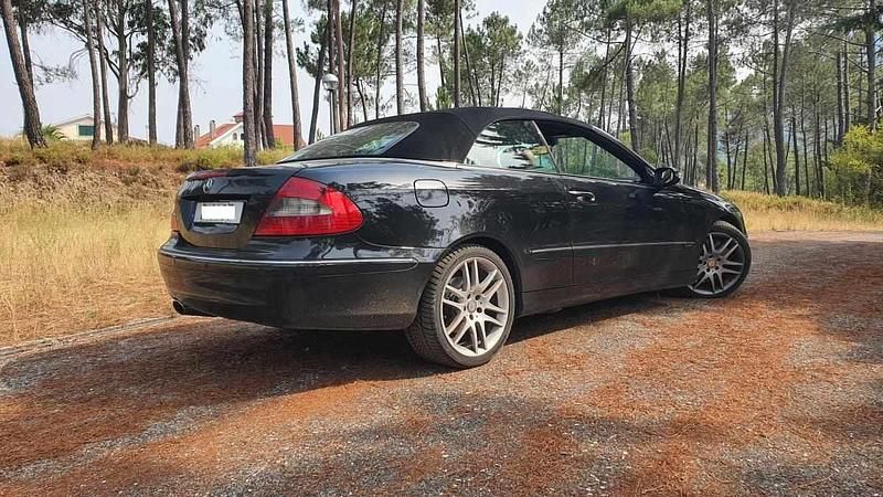 Usado Mercedes CLK320 220 HP (161 kW) 2006 Preto