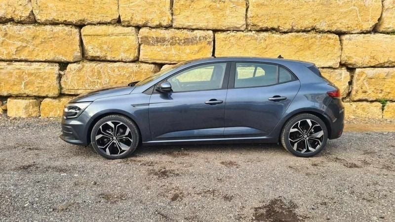 Usado Renault Mégane IV Intens 115 HP (84 kW) 2022 Cinzento Citadino