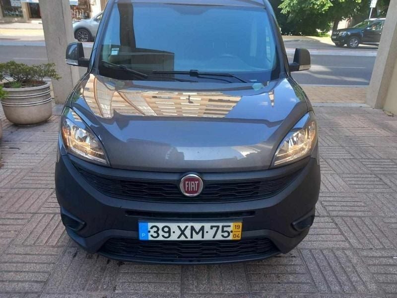 Cinzento Usado 2019 Fiat Doblò Monovolume | € 9.532 (Super Preço) - Imagem 1/4