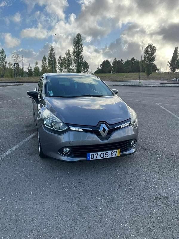 Cinzento Usado 2015 Renault Clio IV Citadino | € 8.000 (Bom preço) - Imagem 1/4