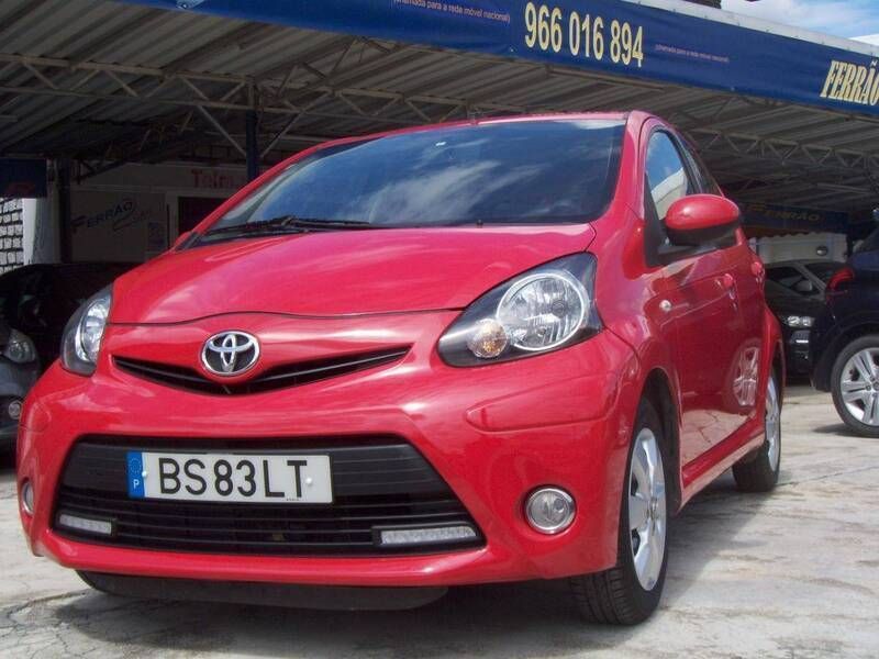 Vermelho Usado 2013 Toyota Aygo Citadino | € 7.500 - Imagem 1/4
