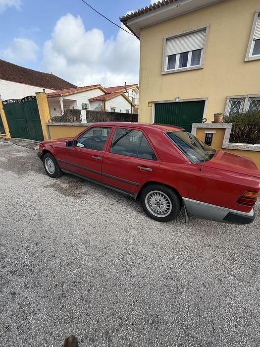 Usado Mercedes 200 90 HP (66 kW) 1987 Sedan