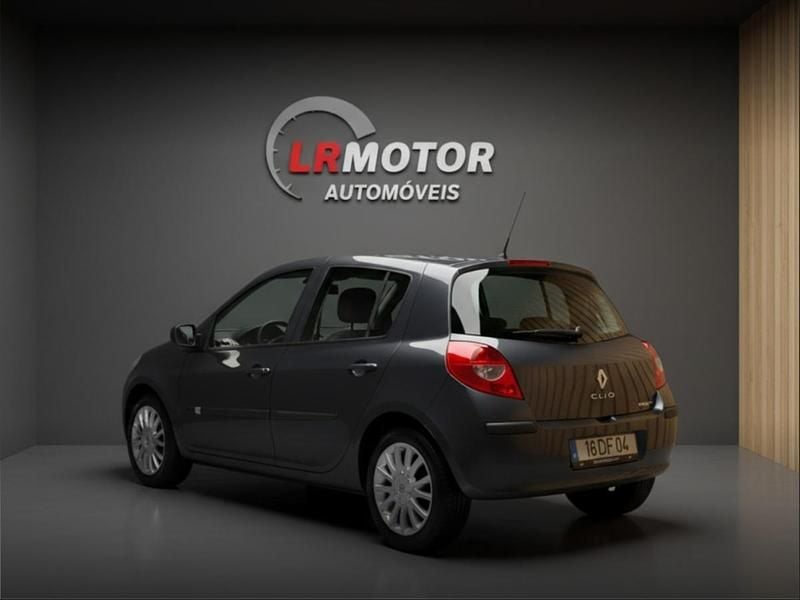 Usado Renault Clio II Dynamique 85 HP (62 kW) 2007 Cinza