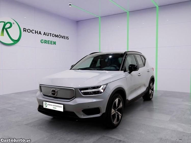 Cinza Usado 2021 Volvo XC40 SUV | € 37.499 - Imagem 1/1
