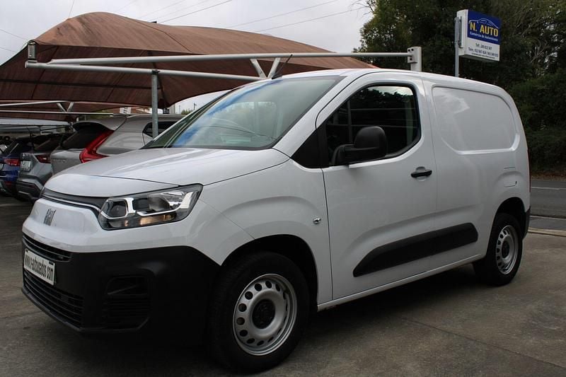 Branco Usado 2023 Fiat Doblò Monovolume | € 17.900 (Preço justo) - Imagem 1/4