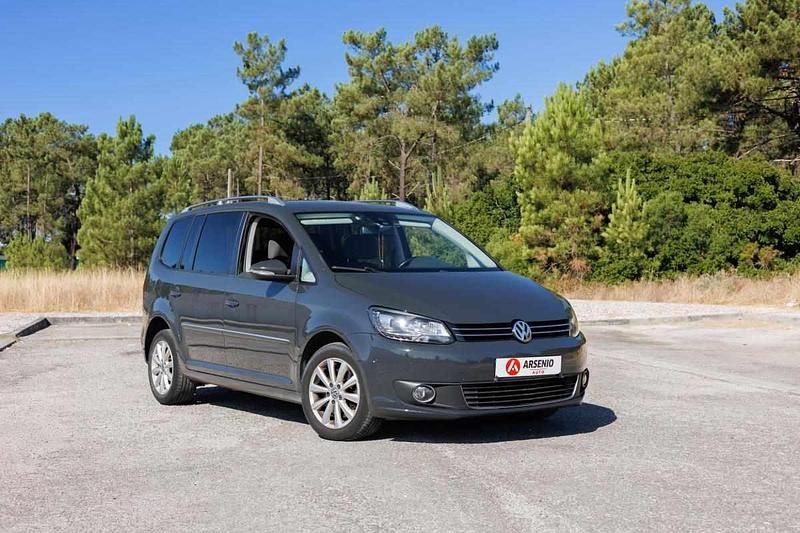 Cinzento Usado 2015 VW Touran Monovolume | € 16.990 (Preço justo) - Imagem 1/4
