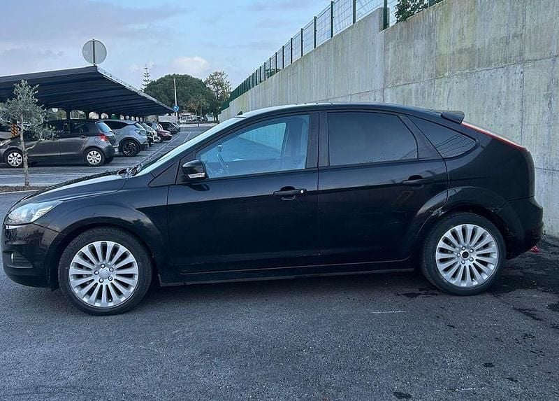 Usado Ford Focus Titanium 109 HP (80 kW) 2009 Sedan