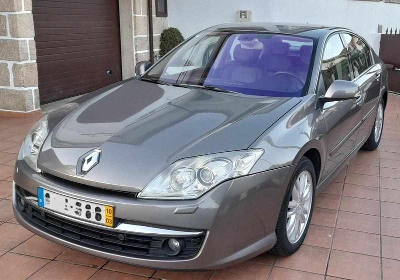 Cinzento Usado 2010 Renault Laguna Coupé Coupé | € 7.500 - Imagem 1/4