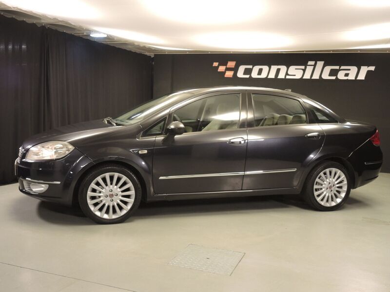 Preto Usado 2008 Fiat Linea Emotion Sedan | € 6.980 (Caro) - Imagem 1/4