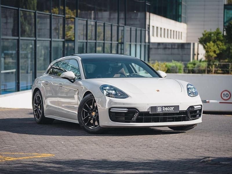 Cinza Usado 2018 Porsche Panamera 4 Sedan | € 61.900 - Imagem 1/4