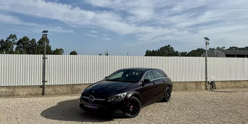 Roxo Usado 2015 Mercedes CLA200 Shooting Brake Urban Carrinha | € 16.900 (Bom preço) - Imagem 1/4