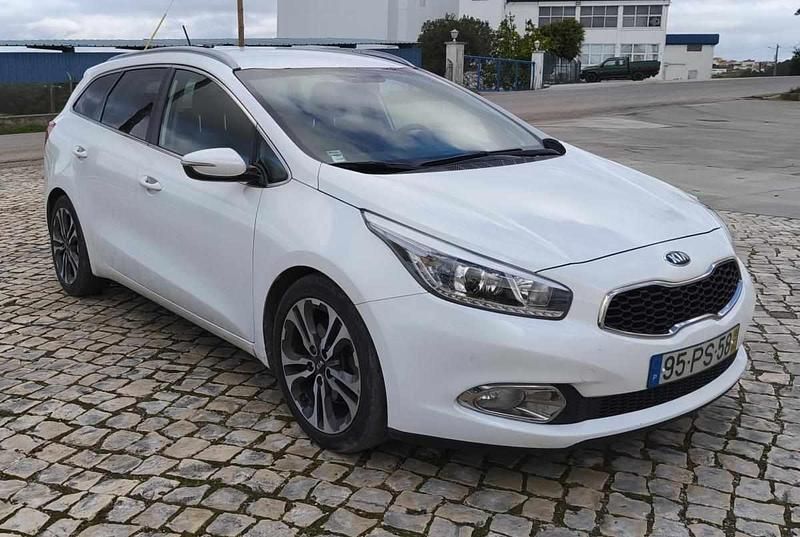 Usado Kia Ceed 128 HP (94 kW) 2015 Branco Citadino