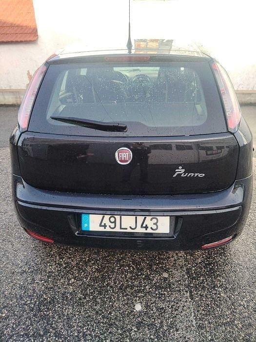 Usado Fiat Punto 90 HP (66 kW) 2011 Sedan