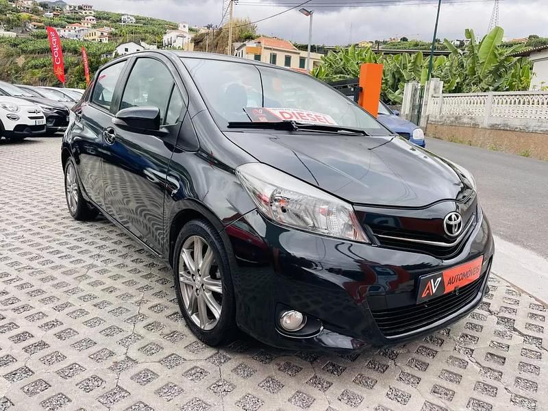 Preto Usado 2012 Toyota Yaris Citadino | € 11.950 (Caro) - Imagem 1/4