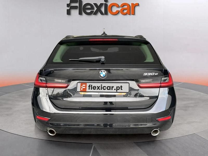 Usado BMW 330e 292 HP (214 kW) 2021 Preto Carrinha