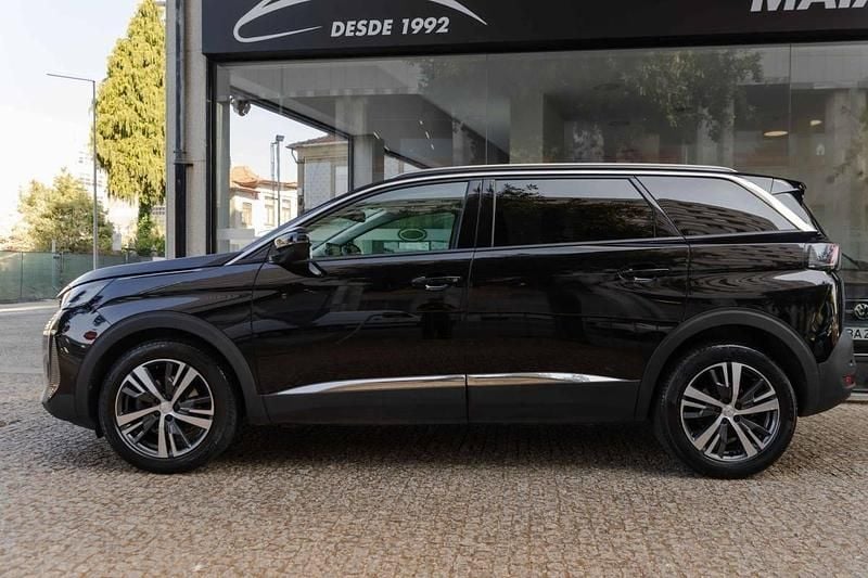 Usado Peugeot 5008 130 HP (95 kW) 2021 Preto Monovolume