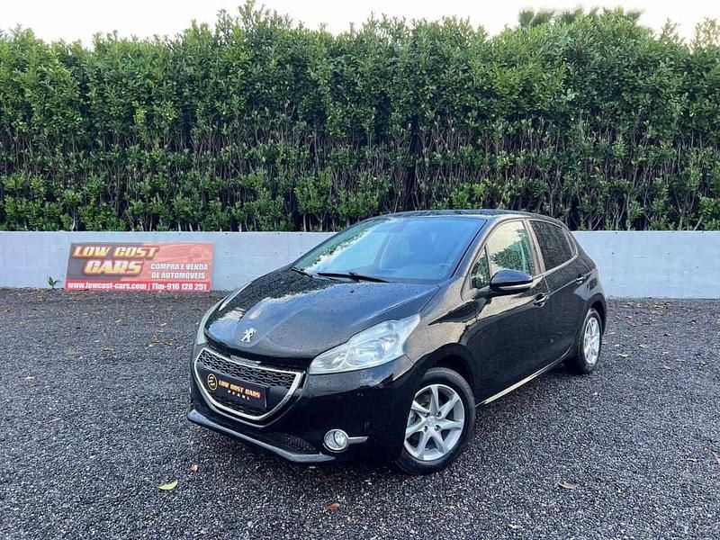 Preto Usado 2015 Peugeot 208 Active Citadino | € 7.500 (Bom preço) - Imagem 1/4
