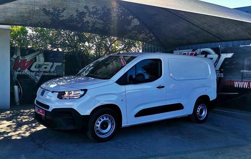 Branco Novo 2025 Fiat Doblò Monovolume | € 22.250 (Preço justo) - Imagem 1/4