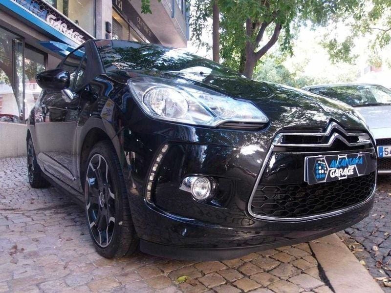 Preto Usado 2011 Citroën DS3 Sport Chic Citadino | € 10.750 (Preço justo) - Imagem 1/4