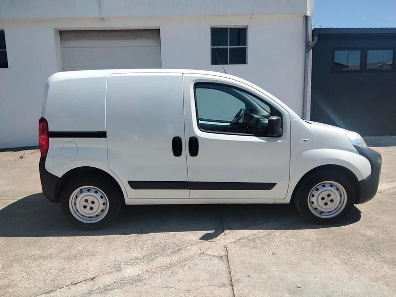 Branco Usado 2017 Peugeot Bipper Monovolume | € 9.450 - Imagem 1/4