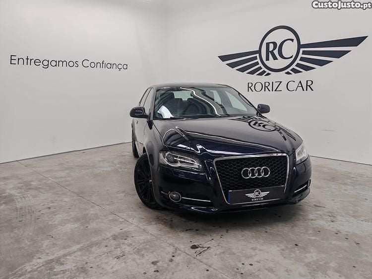 Azul Usado 2011 Audi A3 Sportback S-Line Citadino | € 10.890 - Imagem 1/1