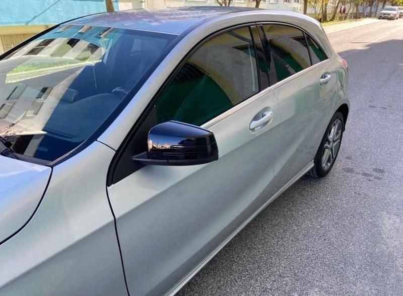 Usado Mercedes A180 122 HP (89 kW) 2013 Cinzento Citadino