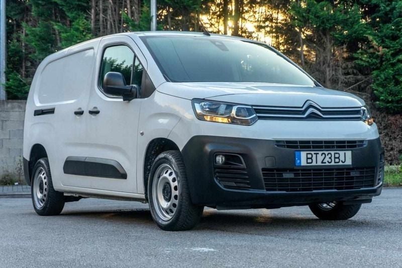 Branco Usado 2021 Citroën Berlingo Monovolume | € 13.900 (Bom preço) - Imagem 1/4