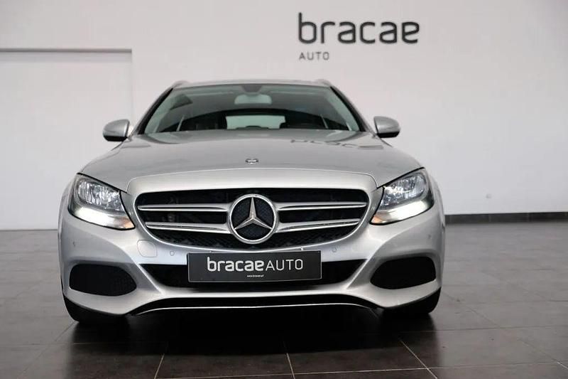 Usado Mercedes C200 Avantgarde 136 HP (100 kW) 2015 Cinzento Carrinha