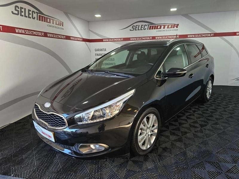 Usado Kia Ceed Sportswagon 90 HP (66 kW) 2013 Preto Carrinha