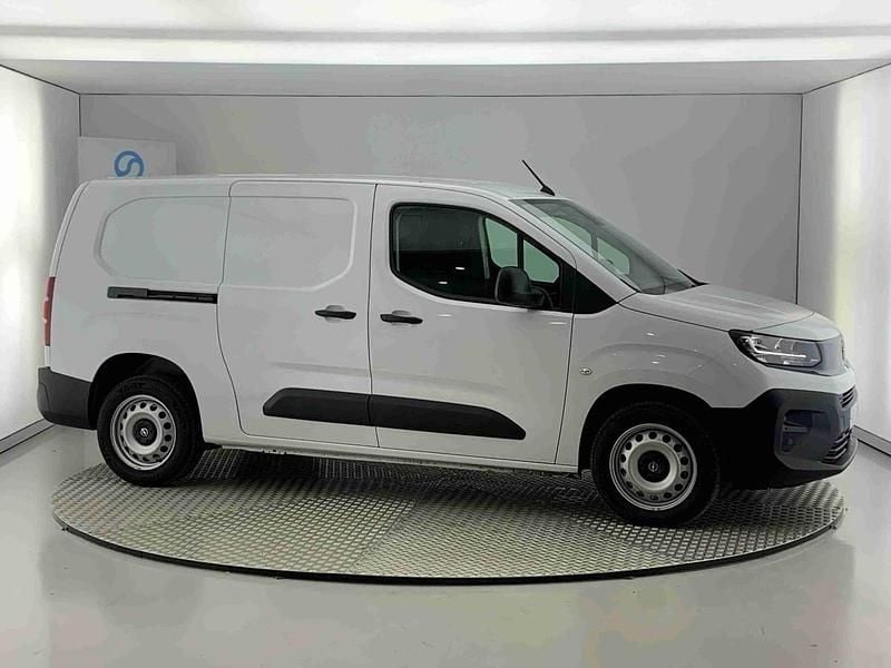 Branco Usado 2025 Opel Combo Monovolume | € 22.490 (Preço elevado) - Imagem 1/4